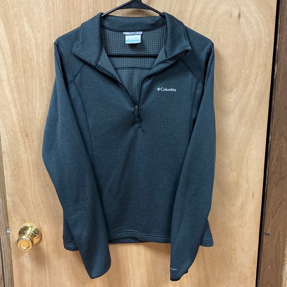 Columbia 3/4 zip pull over.